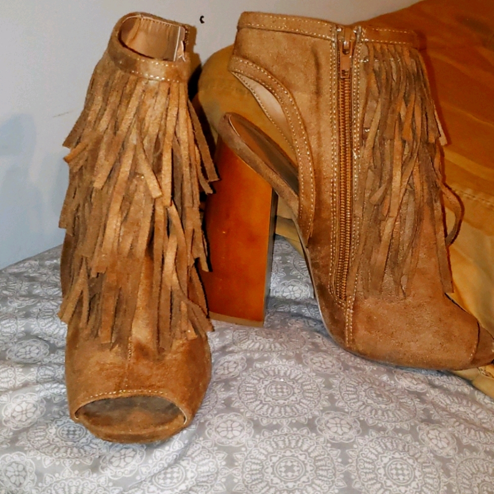 Stylish Fringe Platform Heel Sandals